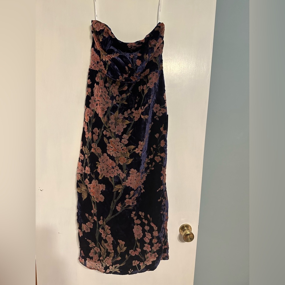 NWT, Lulu’s strapless midi dress, size M